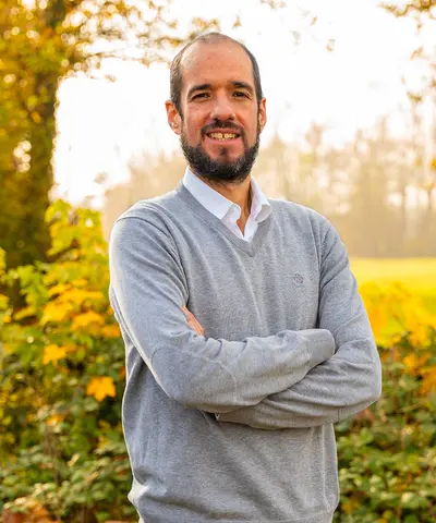 Portrait von {{ person.title }}